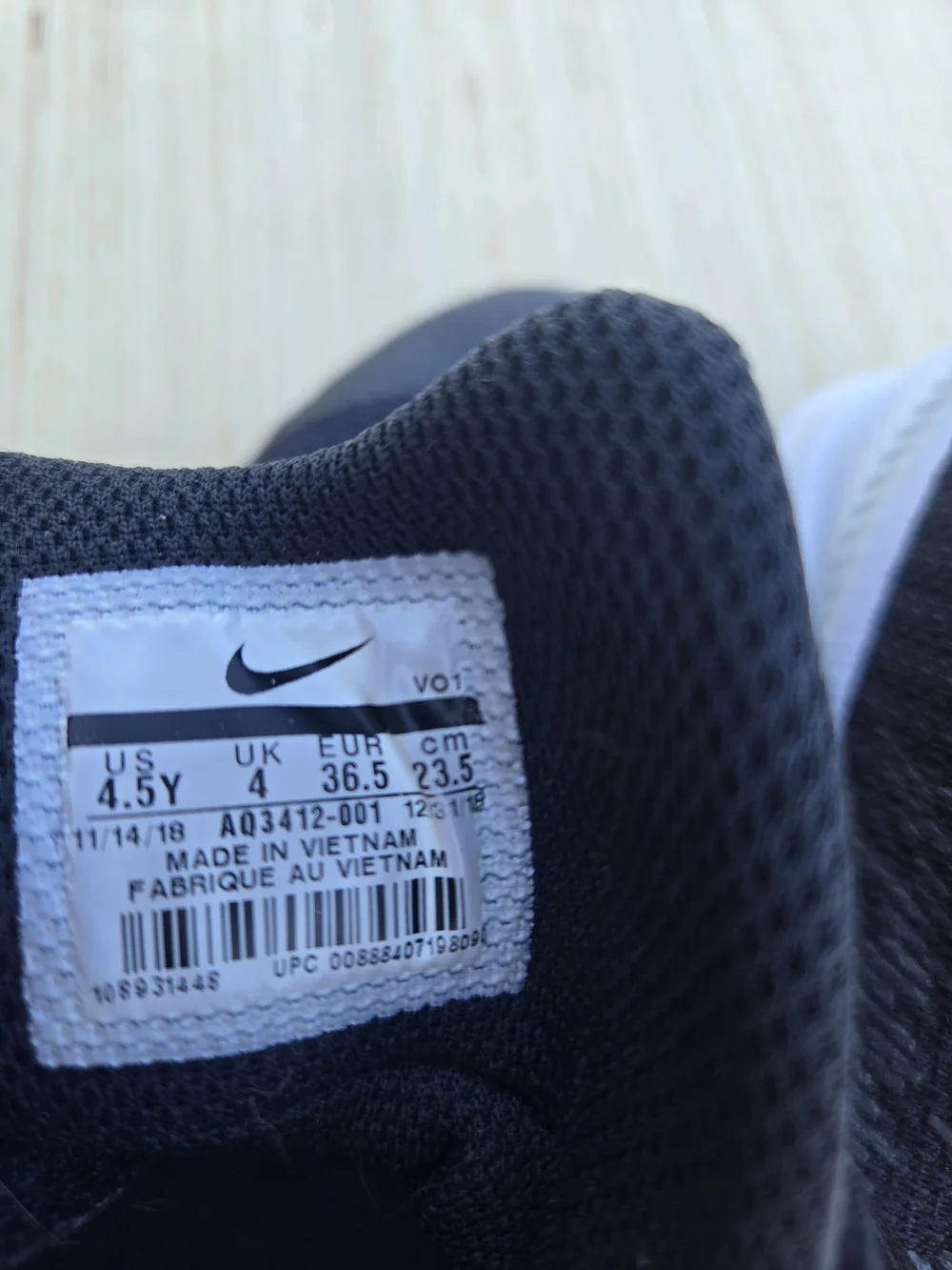 Nike Kids' Youth KYRIE Black Athletic Shoes